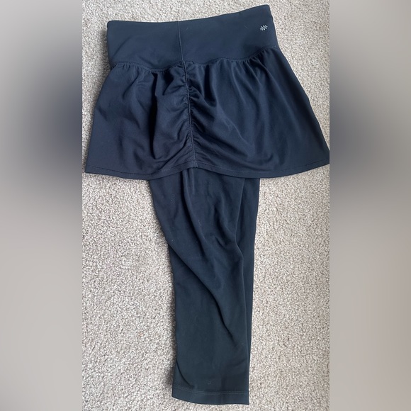 Athleta Elation 2 in 1 Capri Skirt Leggings Size S Black Modest Athletic Gym - Picture 5 of 9